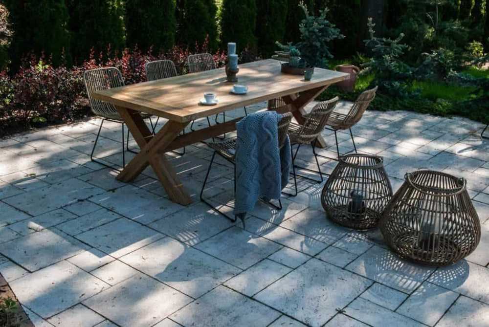 Садовая мебель из дерева: практичность и стиль.