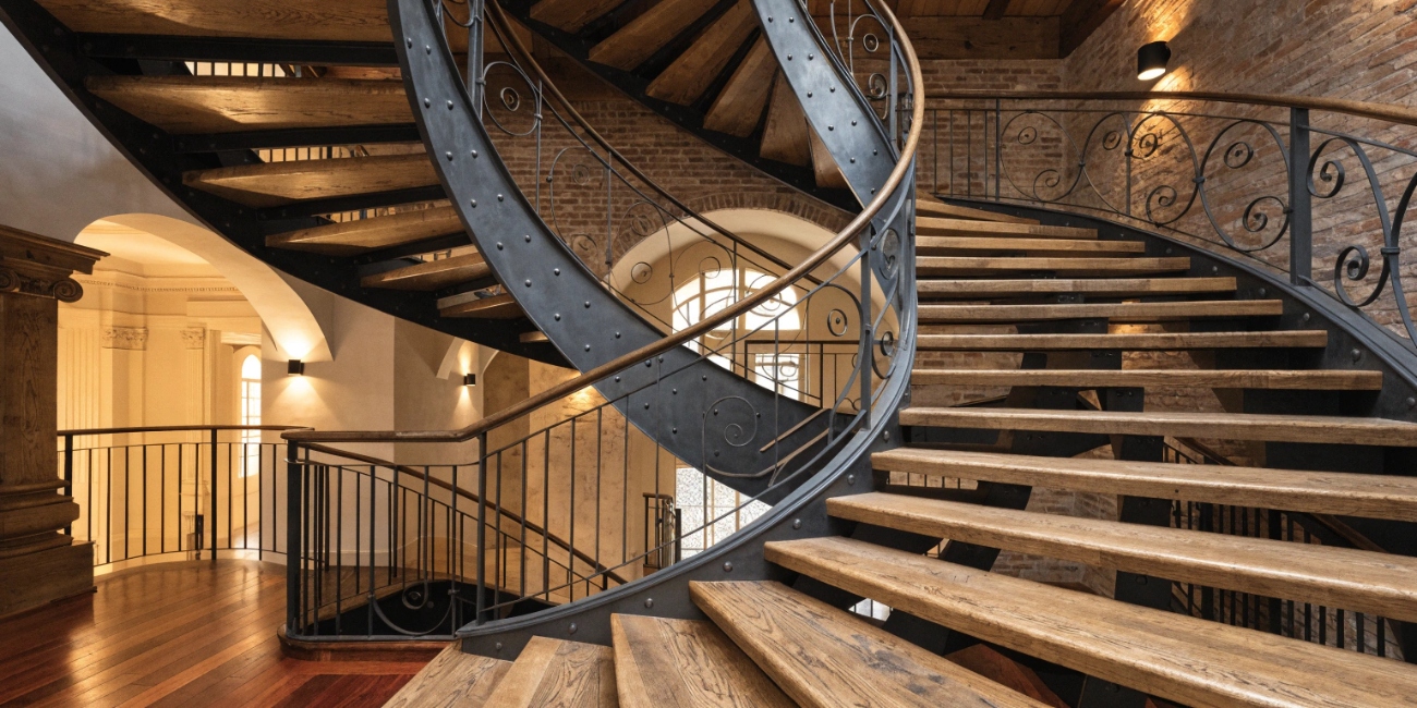 Лестницы на металлическом каркасе: надежность, дизайн и практичность