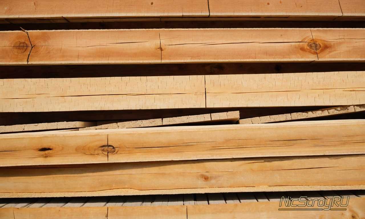 Как правильно ухаживать за деревянными полами с использованием натуральных масел для долговечности и красоты покрытия