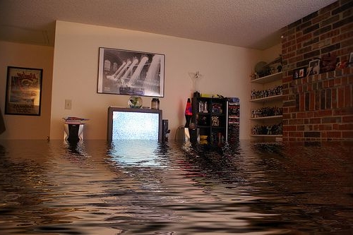 Что делать, если соседи затопили Вашу квартиру?