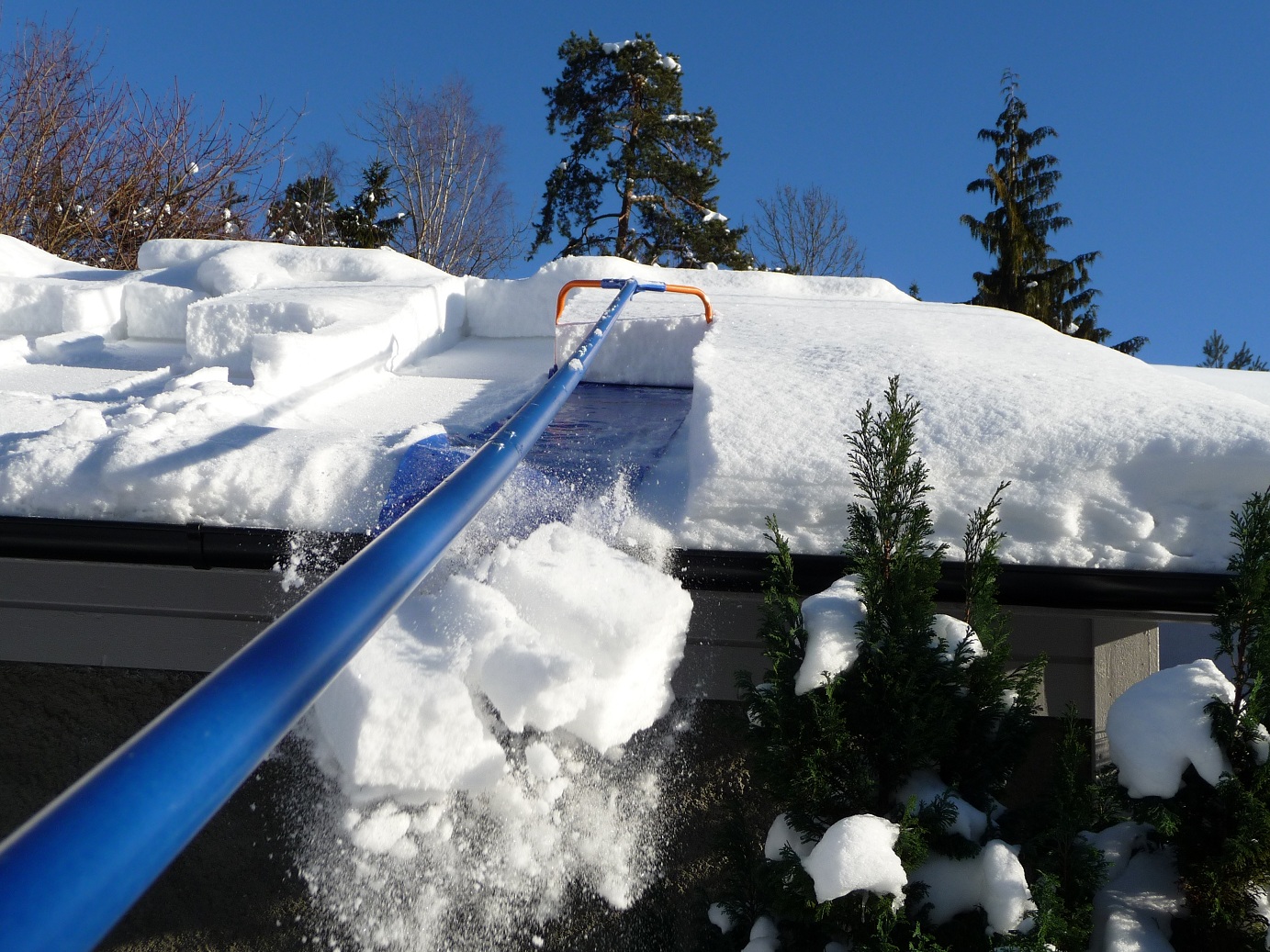 Удаление снега с крыш