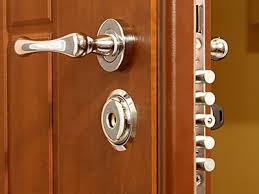 Защити свой дом с помощью двери