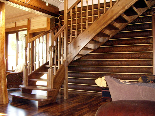 Преимущество деревянной лестницы
