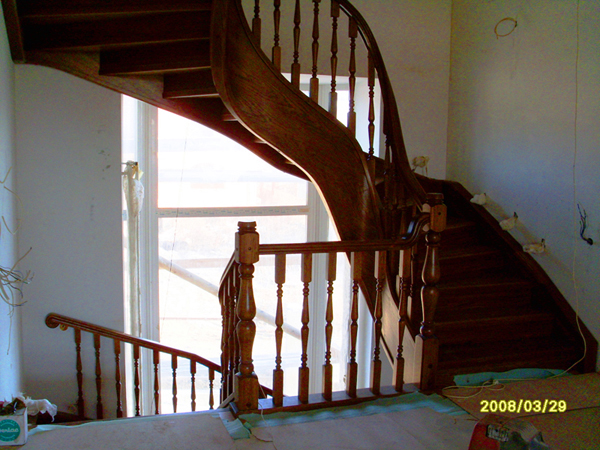 Деревянные межэтажные лестницы на заказ для дачи и коттеджа