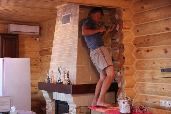 Можно ли герметик для деревянного дома Неомид применять самостоятельно?