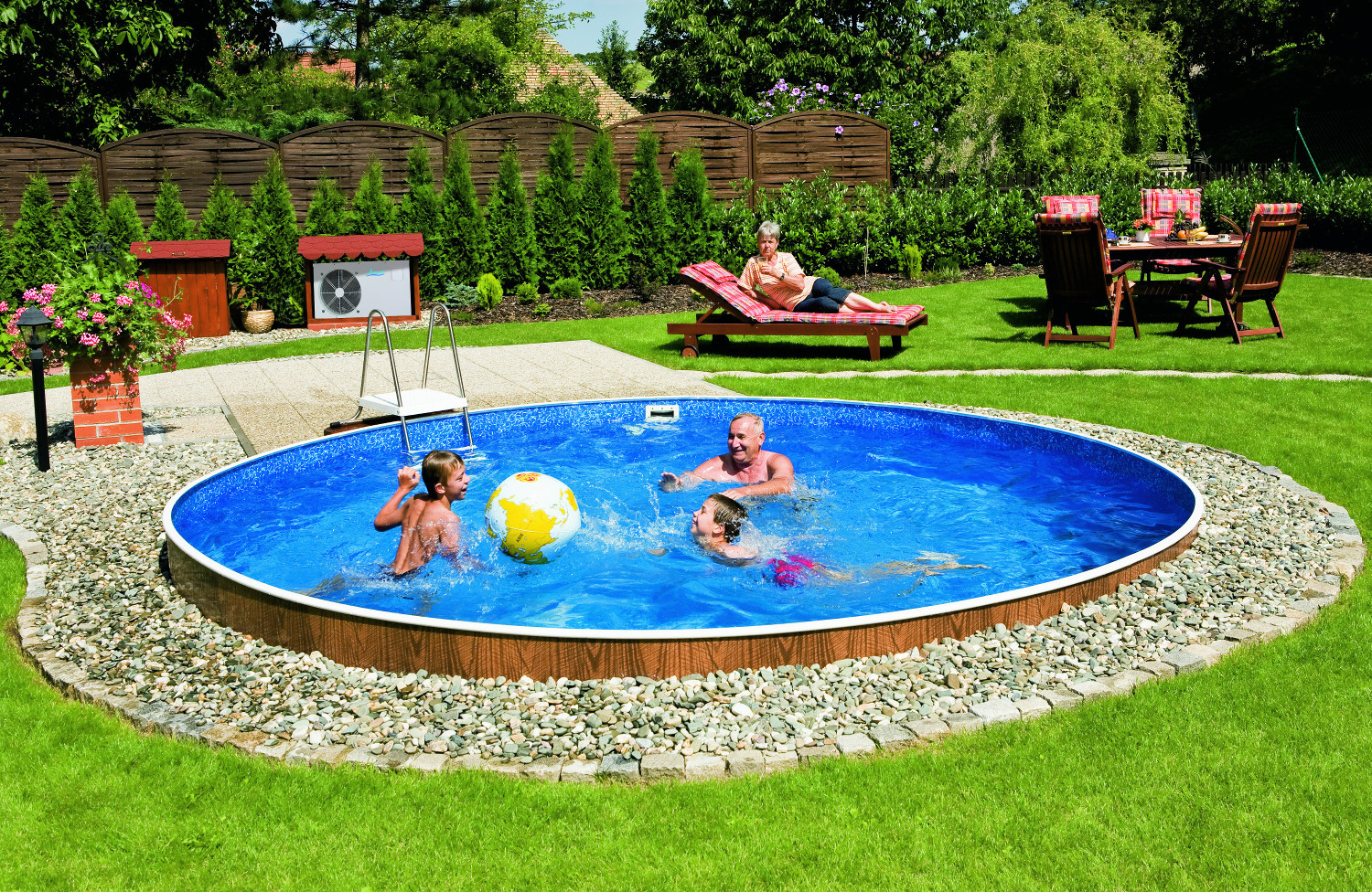 Преимущества использования каркасных бассейнов летом на дачном участке. Сборка и обслуживание каркасного бассейна