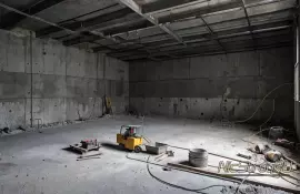 Уборка потолков и светильников после ремонта