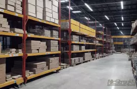 Обои с эффектом лепнины: имитация классических интерьеров