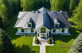 Ремонт крыши с поврежденными вентиляционными элементами